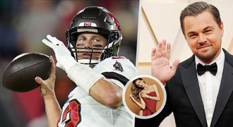 Sraz bývalých fešáků modelky Gisele: Legendární Brady a DiCaprio slavili na jachtě! Sraz bývalých fešáků modelky Gisele: Legendární Brady a DiCaprio slavili na jachtě!
