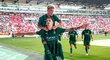 Fanouškům celku Borussia Mönchengladbach, kde válí český útočník Tomáš Čvančara, jeden z policistů nechtěně prostřelil dodávku