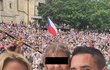Tomáš Plekanec a Lucie Šafářová vzali děti na Staromák, kde probíhaly oslavy. Tomáš Plekanec a Lucie Šafářová vzali děti na Staromák, kde probíhaly oslavy.