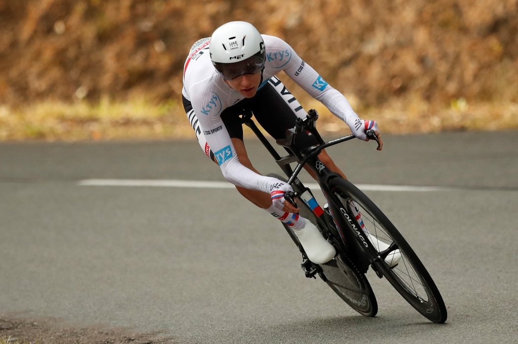 Tadej Pogačar zazářil při časovce na Tour de France a do Paříže dojede ve žlutém trikotu pro vedoucího závodníka