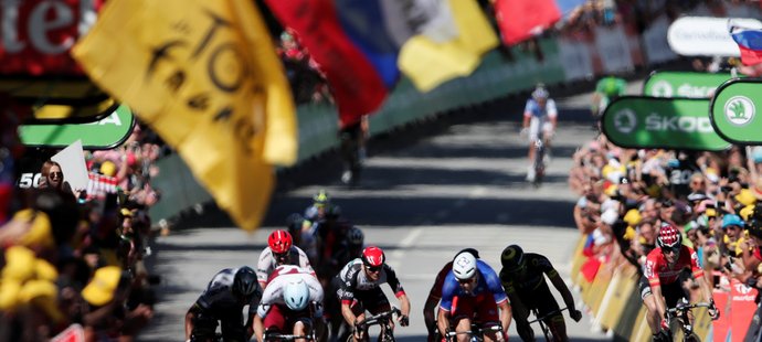 Tvrdý spurt závěru 4. etapy cyklistické Tour de France