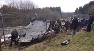 Tragédie na Nürburgringu. Neovladalelný vůz zabil diváka