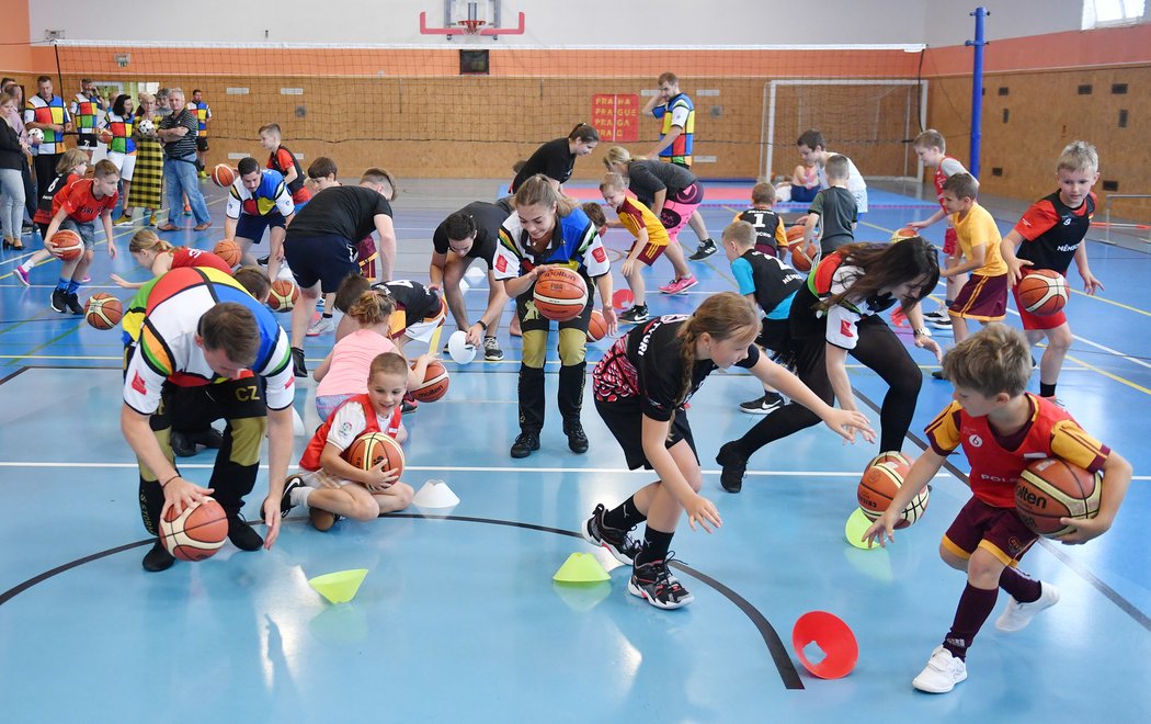 Při limitu 10 osob se od čtvrtka bude moct sportovat i uvnitř. Ale jen s rouškami...