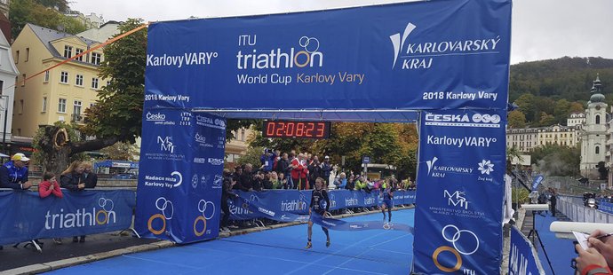 Vendula Frintová vyhrála závod triatlonového světového poháru v Karlových Varech