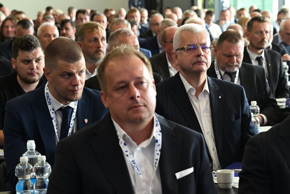 Slavia plátcem trenéra reprezentace? Naprostý bizár, ale i odraz stavu českého fotbalu Slavia plátcem trenéra reprezentace? Naprostý bizár, ale i odraz stavu českého fotbalu