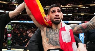 Šampion v bezvědomí. UFC ovládl finišer Topuria a vyzval McGregora