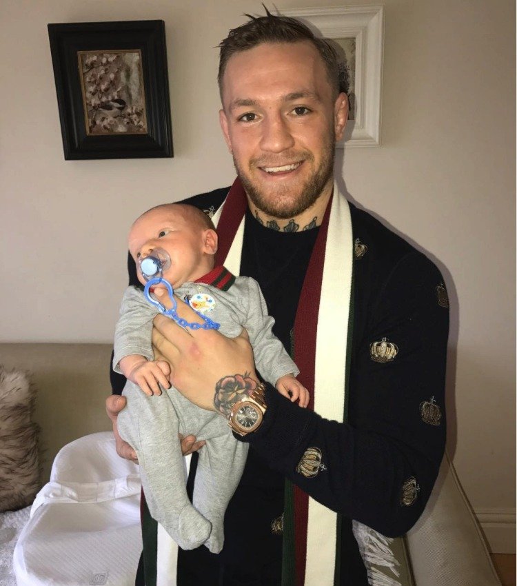 Obávaný bojovník UFC Conor McGregor se umí proměnit v něžného taťku synka Jacka.