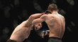 Irský bojovník Conor McGregor prohrál na galavečeru UFC v Las Vegas zápas s Khabibem Nurmagomedovem.