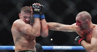 Sporná výhra v UFC? Rozsekl mi oko hlavičkou, neviděl jsem, říká poražený