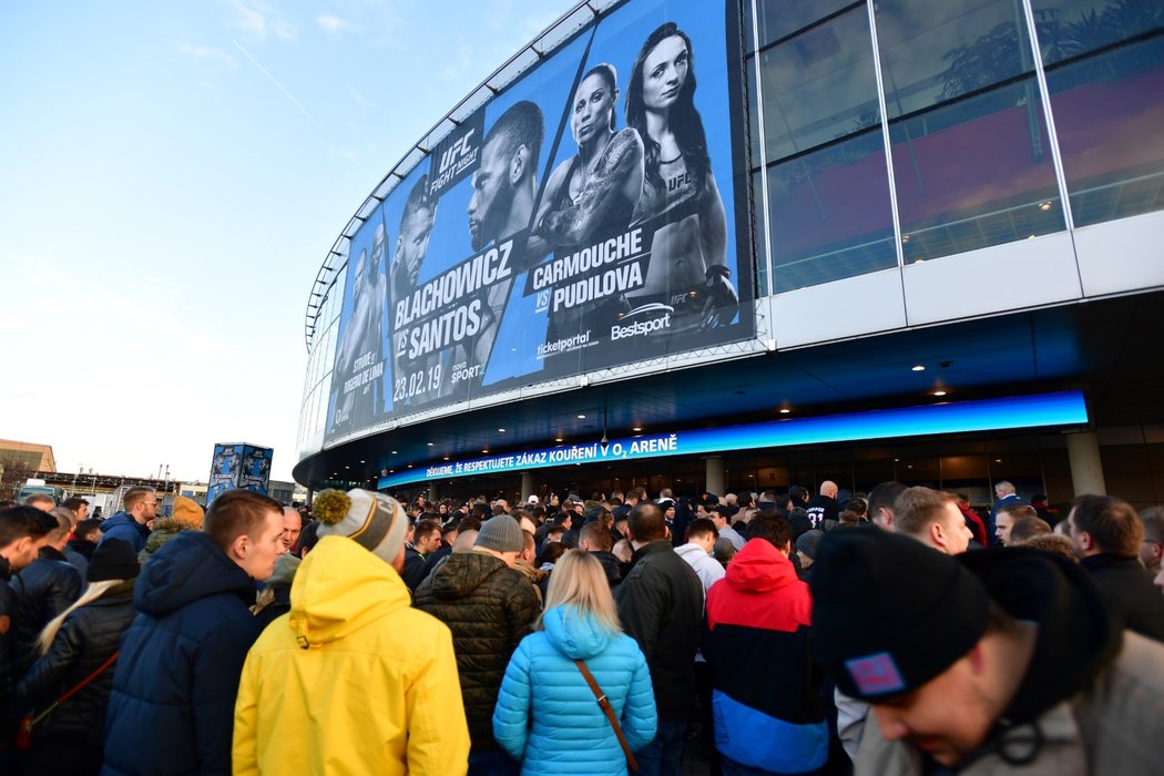 Fanoušci MMA před galavečerem UFC v Praze