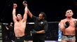 UFC: Exšampion přestřílel Angličana. Krvavou bitvu vyhrál na body