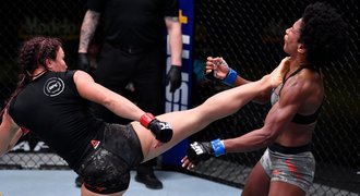 UFC: nafingovaný kop, který naštval prezidenta, i rekordní porážka