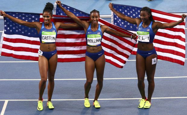 Olympijský závod na 100 m překážek opanovaly Američanky. Zvítězila Brianna Rollinsová (12,48) před Niou Aliovou (12,59) a Kristi Castlinovou (12,61). Olympijský závod na 100 m překážek opanovaly Američanky. Zvítězila Brianna Rollinsová (12,48) před Niou Aliovou (12,59) a Kristi Castlinovou (12,61).