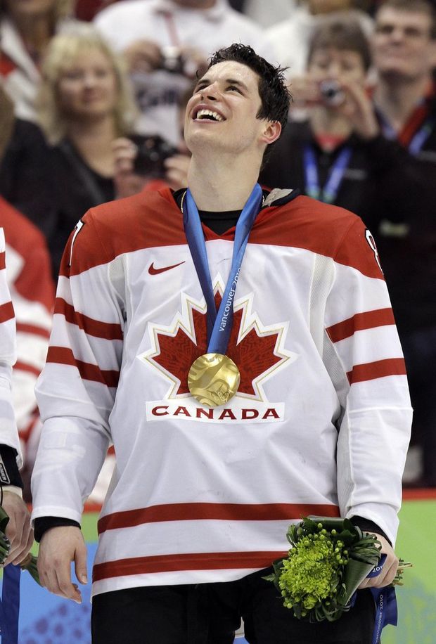 Sidney Crosby se zlatou olympijskou medailí Sidney Crosby se zlatou olympijskou medailí
