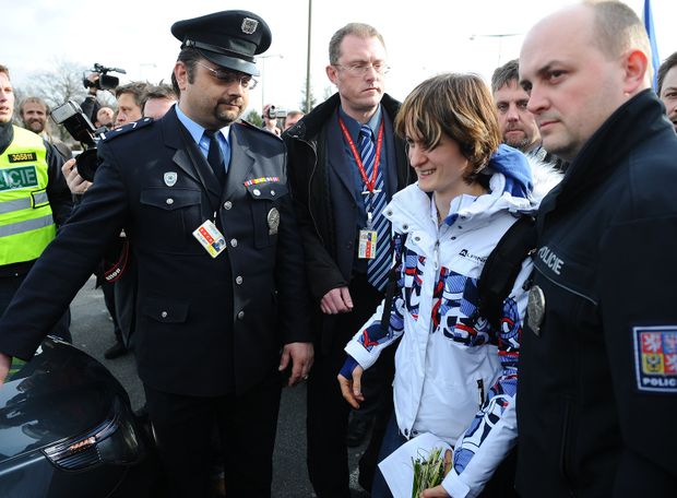 Martina Sáblíková dostala po příletu do Prahy policejní doprovod Martina Sáblíková dostala po příletu do Prahy policejní doprovod