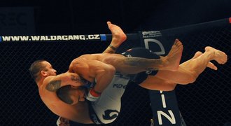 Kolize v MMA. Kvůli křížení turnajů musí trenér Barták opustit zápasníka