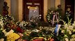 Pietní místo na počest Věry Čáslavské v Národním divadle bylo obsypané věnci a květinami