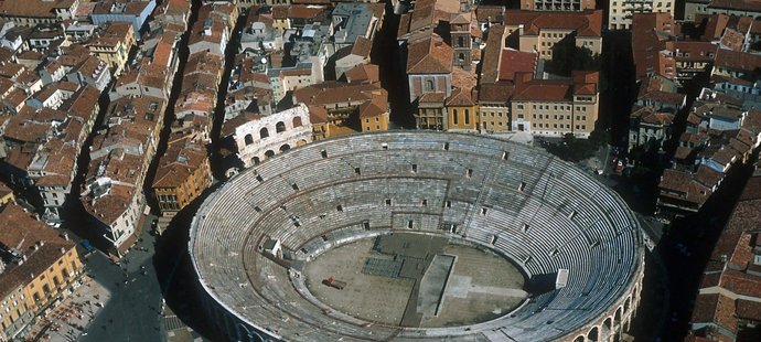 Amfiteátr v italské Veroně by mohl být svědkem hokejového klání.