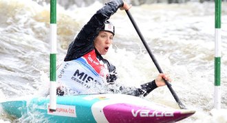 Vojtová s Maškem na MS slaví, ve vodním slalomu získali bronz v mixu