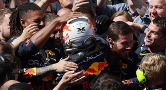 Verstappen vyhrál v Kanadě, odolal Sainzovi. Hamilton na třetím místě