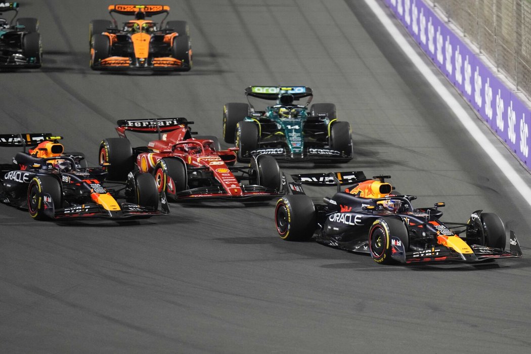 Max Verstappen zvládl nejlépe start Velké ceny Saúdské Arábie