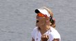 Mirka Knapková se raduje ze zlaté olympijské medaile