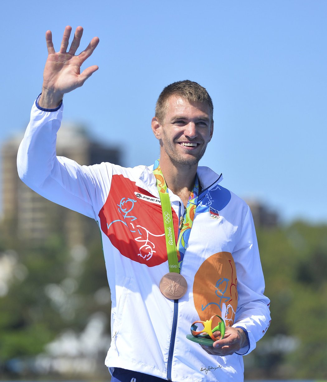 Radost z olympijského bronzu v podání českého skifaře Ondřeje Synka.