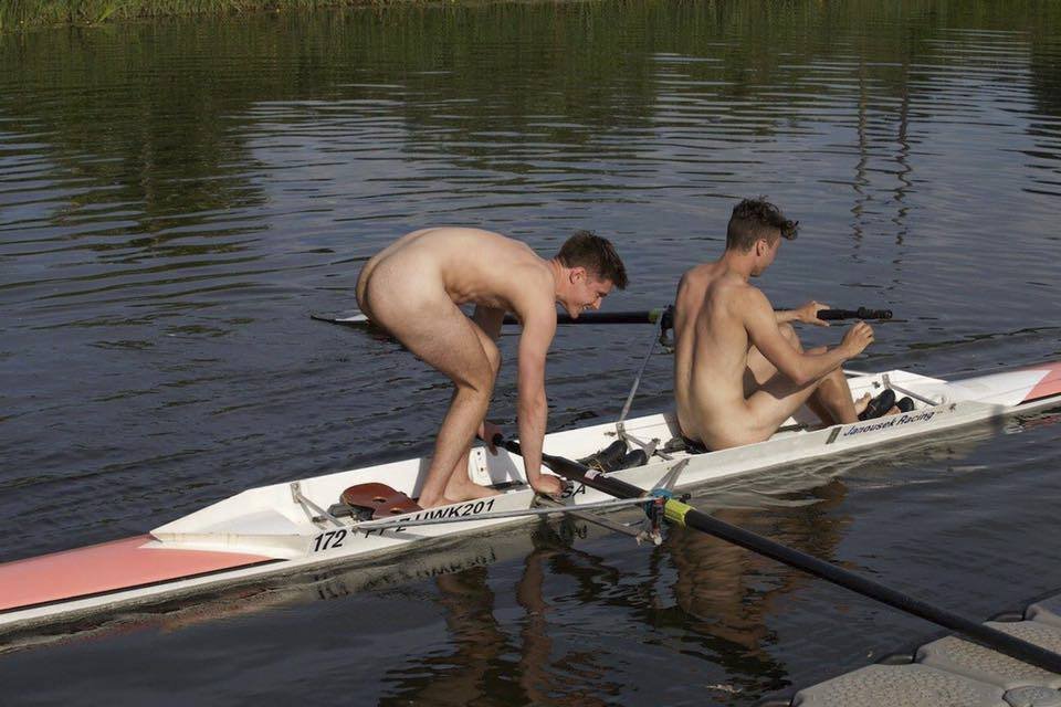 Veslaři z univerzity v anglickém Warwicku nafotili, jako už tradičně, odhalený kalendář.