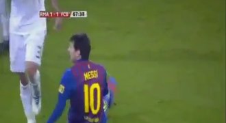 VIDEO: Pepe šlápl Messimu na ruku. Jsi idiot, vzkázal mu Rooney