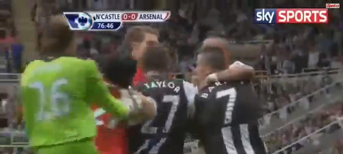 Zápas Newcastlu s Arsenalem nabídl víc emocí než gólů