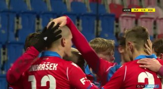 SESTŘIH: Plzeň - Pardubice 2:0. Pálili Havel a Bucha, v akci byl VAR