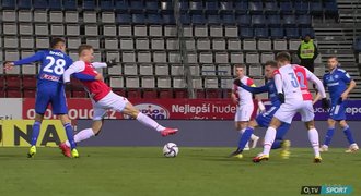 SESTŘIHY: Spartě pomohla hrubka, uspěla i Slavia. Slovácko - Plzeň 1:2