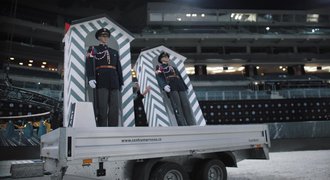 Pozor na hradní stráž! Jak se jezdci v Praze chystají na obtížnou překážku