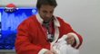 Alessandro Del Piero ve vánočním přestrojení naděloval dárky nicnetušícím fanouškům