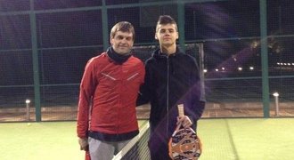 Dobrá zpráva pro fanoušky: Vilanova už řeže se synem paddle tenis!