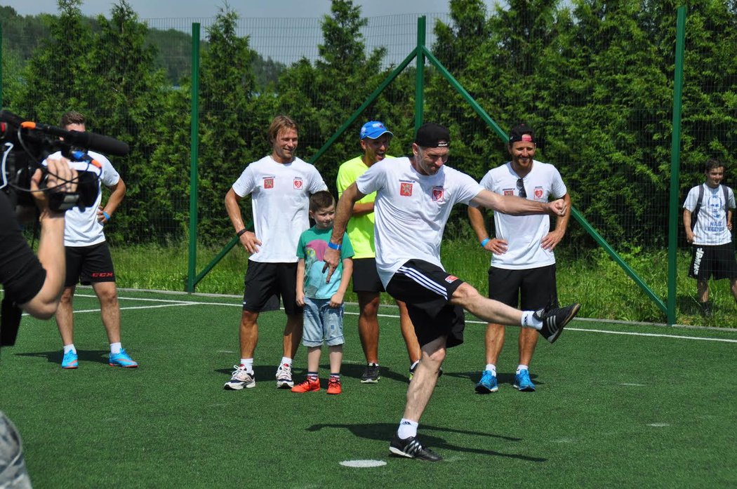 Bývalý hokejový brankář Dominik Hašek se zúčastnil akce Srdcovka na podporu někdejšího plzeňského fotbalisty Mariána Čišovského