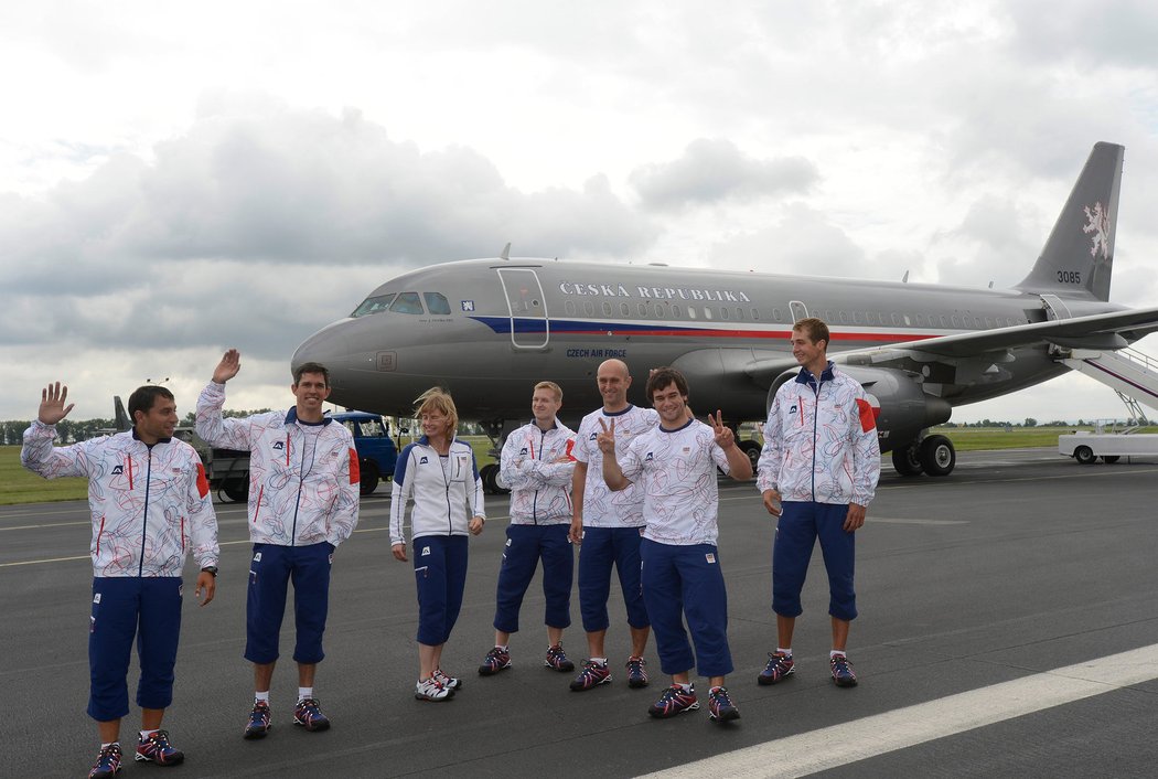 Čeští vodáci před odletem na olympiádu