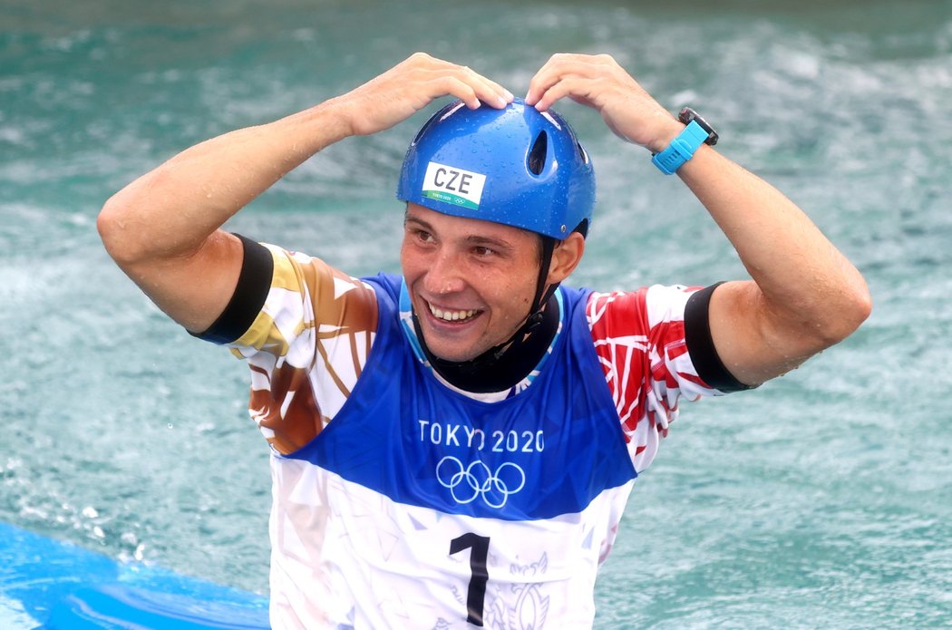 Tradiční vítězné gesto Jiřího Prskavce po zlatém olympijském závodě