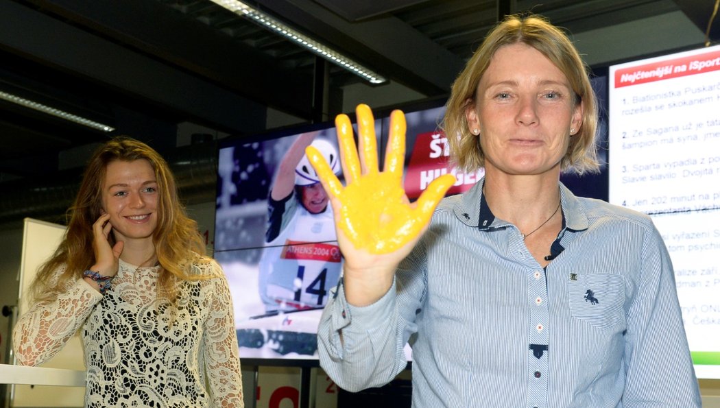 Štěpánka Hilgertová otiskla svou dlaň do Síně slávy deníku Sport