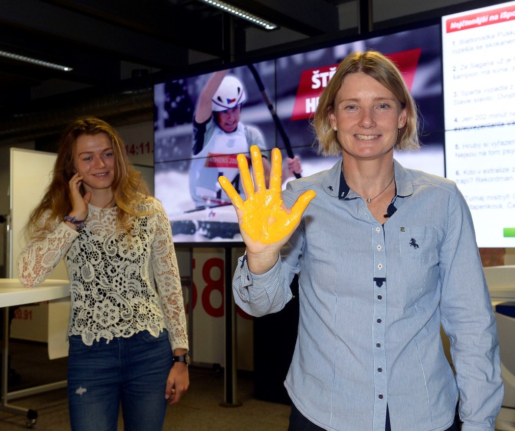 Štěpánka Hilgertová otiskla svou dlaň do Síně slávy deníku Sport