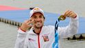 Martin Fuksa se zlatou medailí ze závodu na kilometr