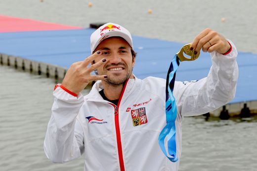 Martin Fuksa se zlatou medailí ze závodu na kilometr Martin Fuksa se zlatou medailí ze závodu na kilometr