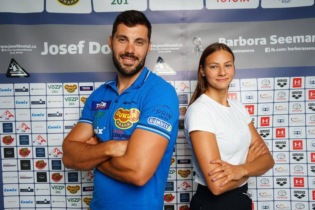 Rychlostní kanoista Josef Dostál a plavkyně Barbora Seemanová