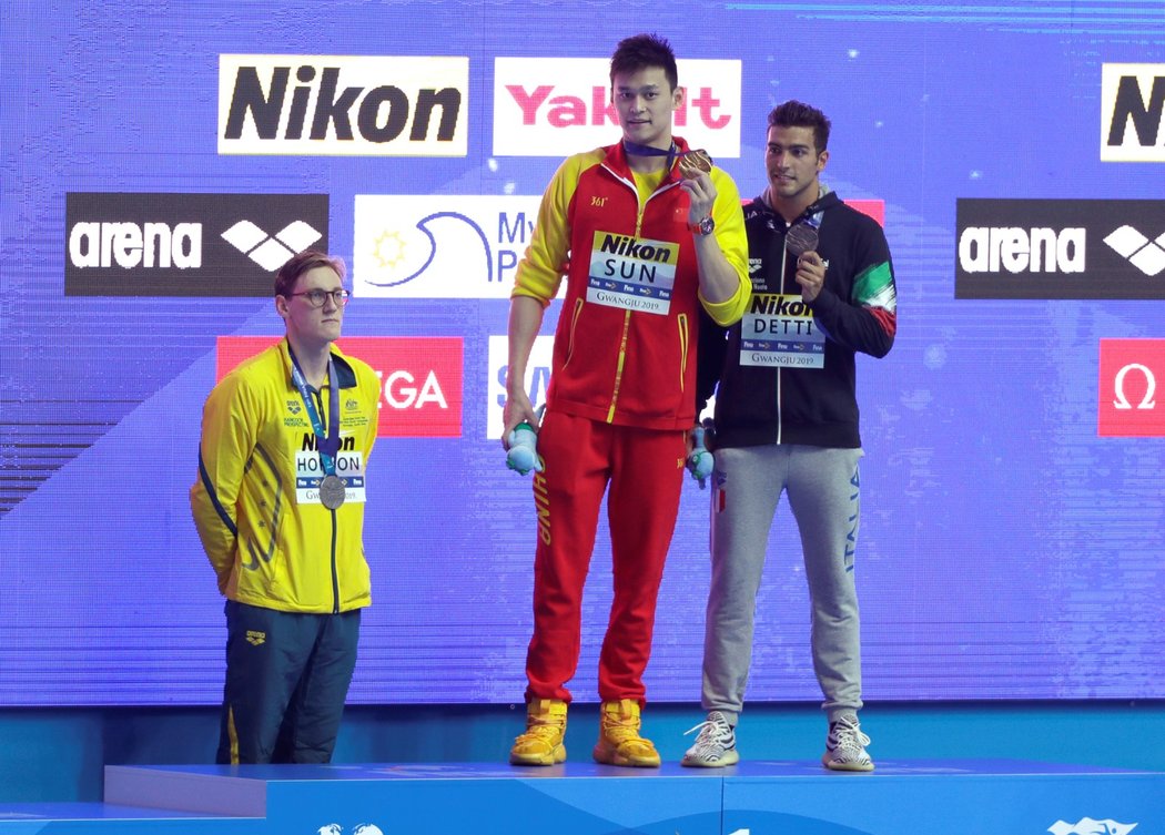 Australský plavec Mack Horton se odmítl při medailovém ceremoniálu závodu 400 metrů volným způsobem postavit na stupně vítězů vedle Suna Janga
