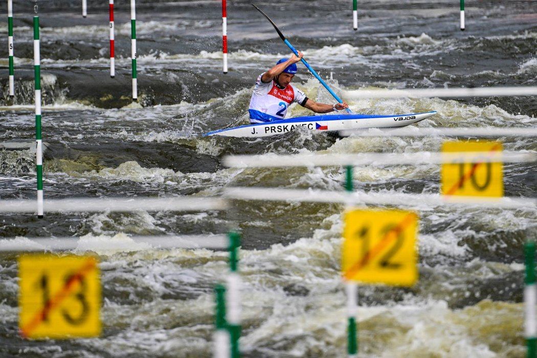 Olympijský šampion Jiří Prskavec ovládl závod ve vodním slalomu v pražské Troji