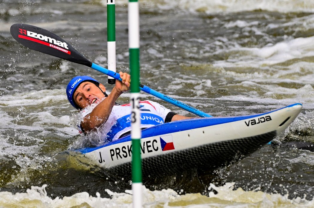 Český kajakář Jiří Prskavec popáté ovládl závod ve vodním slalomu na Světovém poháru v Troji