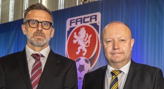 Fotbalové volby: Fousek novým šéfem FAČR! Šmicer ani Tvrdík neuspěli