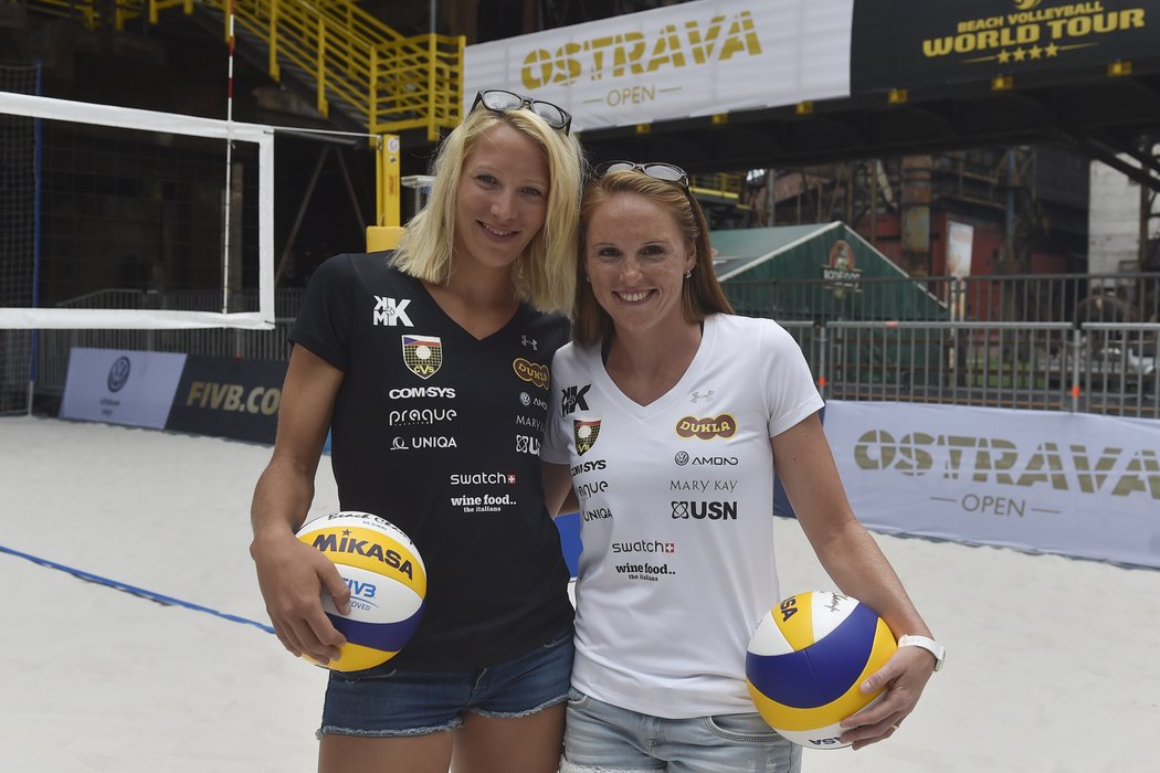 Michala Kvapilová a Kristýna Hoidar Kolocová před startem Ostrava Beach Open