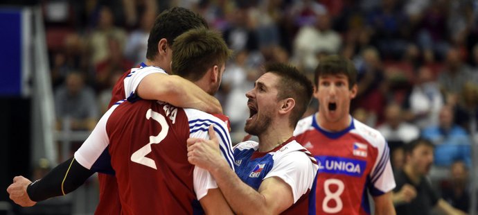 Čeští volejbalisté se radují ve Světové lize po zápase s Čínou