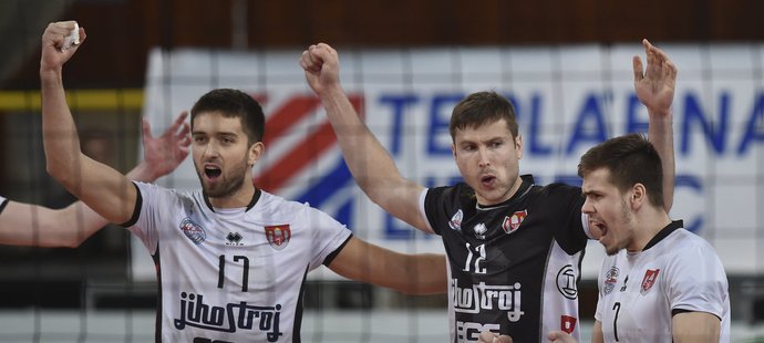 Volejbalisté Českých Budějovic se radují z bodu ve finále proti Liberci